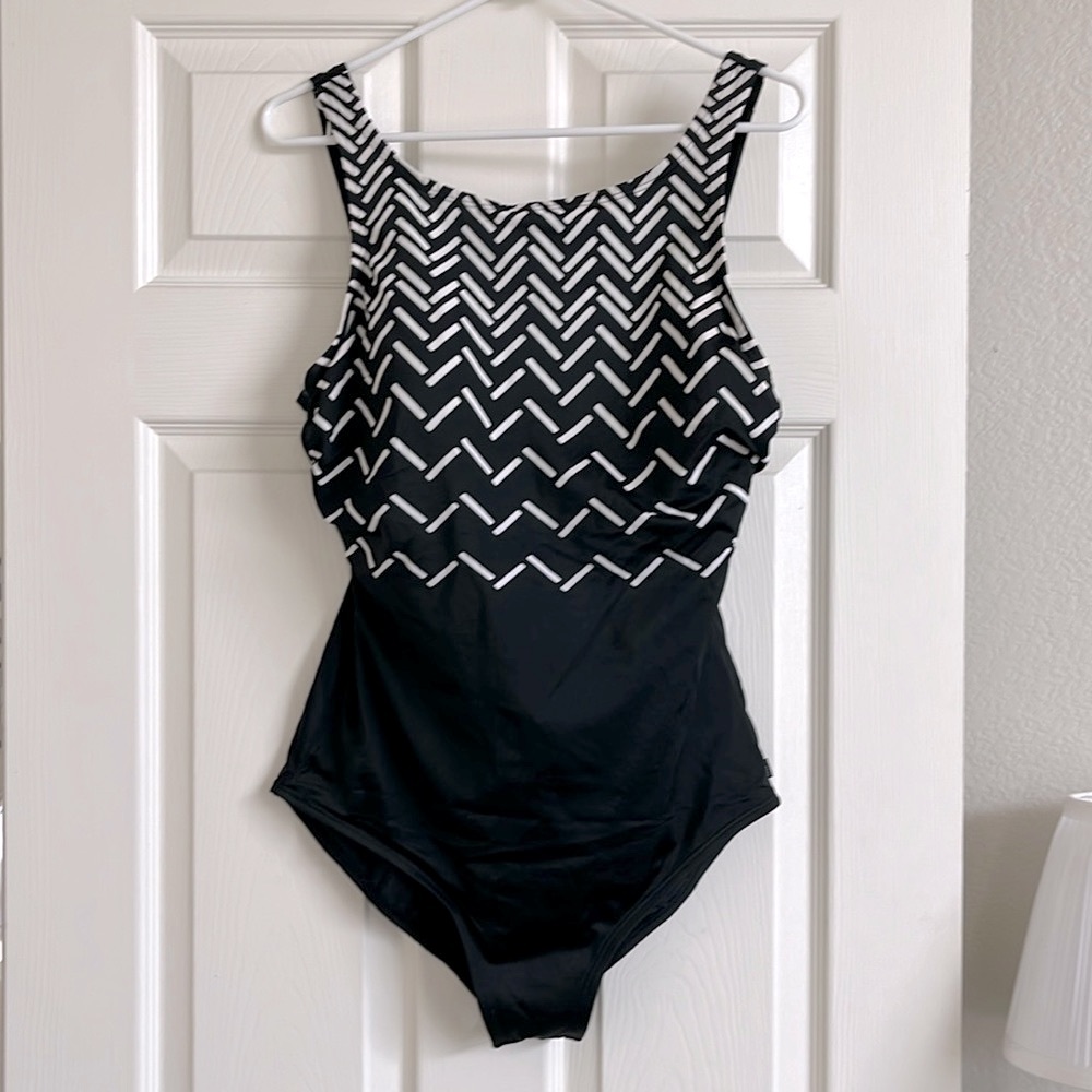 Reebok High Neck Scoop Back One-piece Swimsuit Size XL